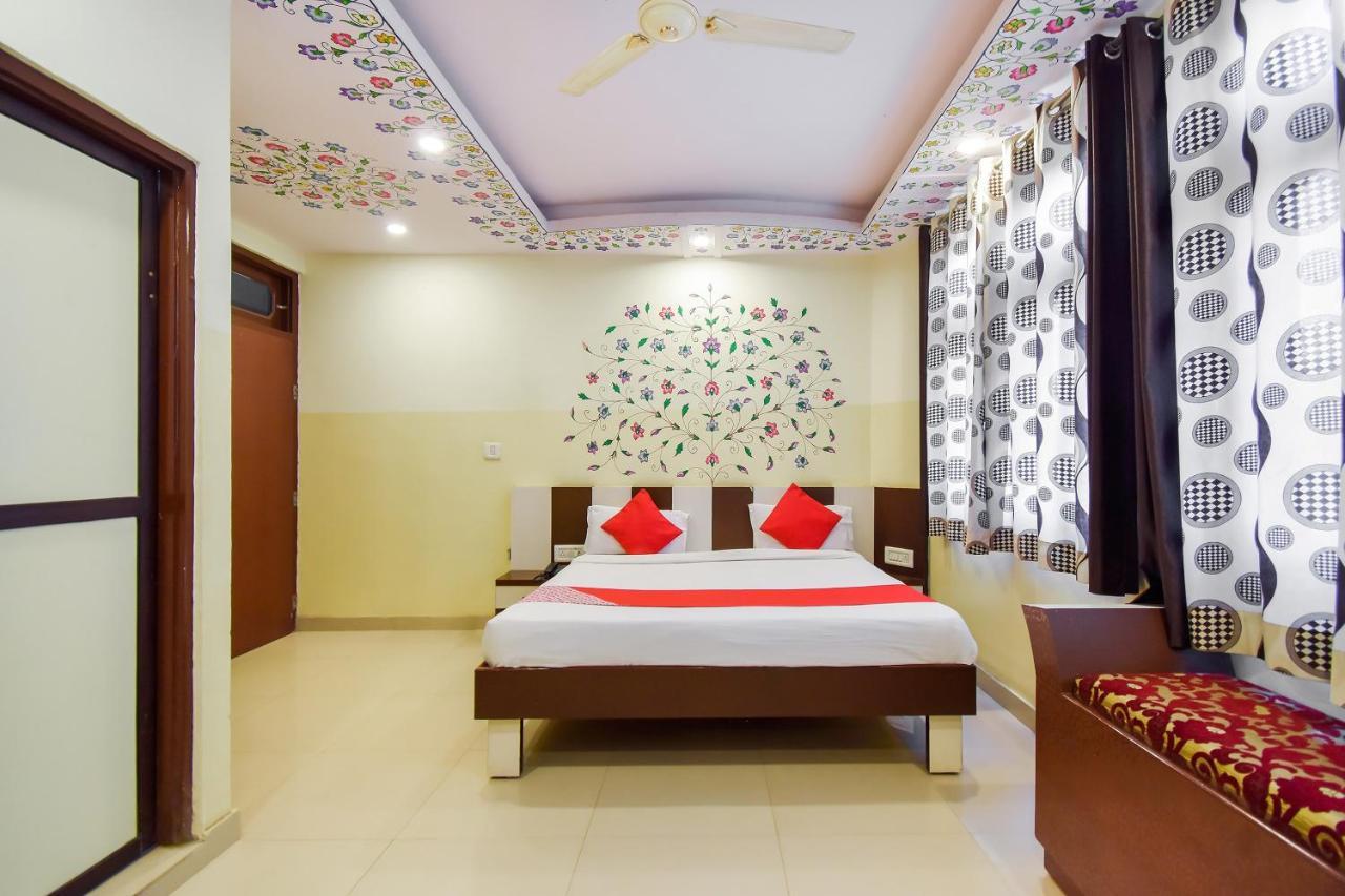 Oyo 11389 Hotel Ng Palace Джайпур Екстериор снимка