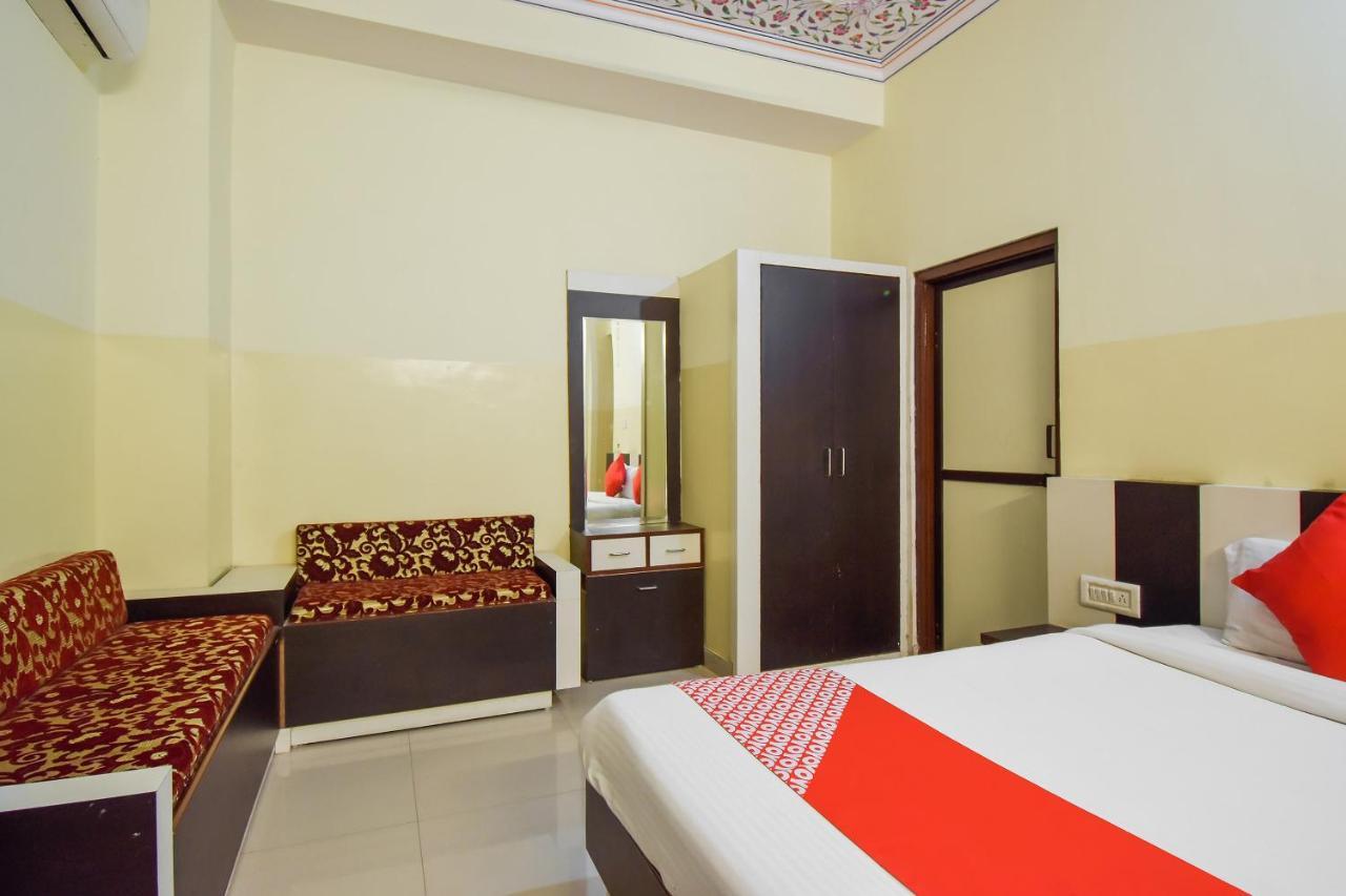 Oyo 11389 Hotel Ng Palace Джайпур Екстериор снимка